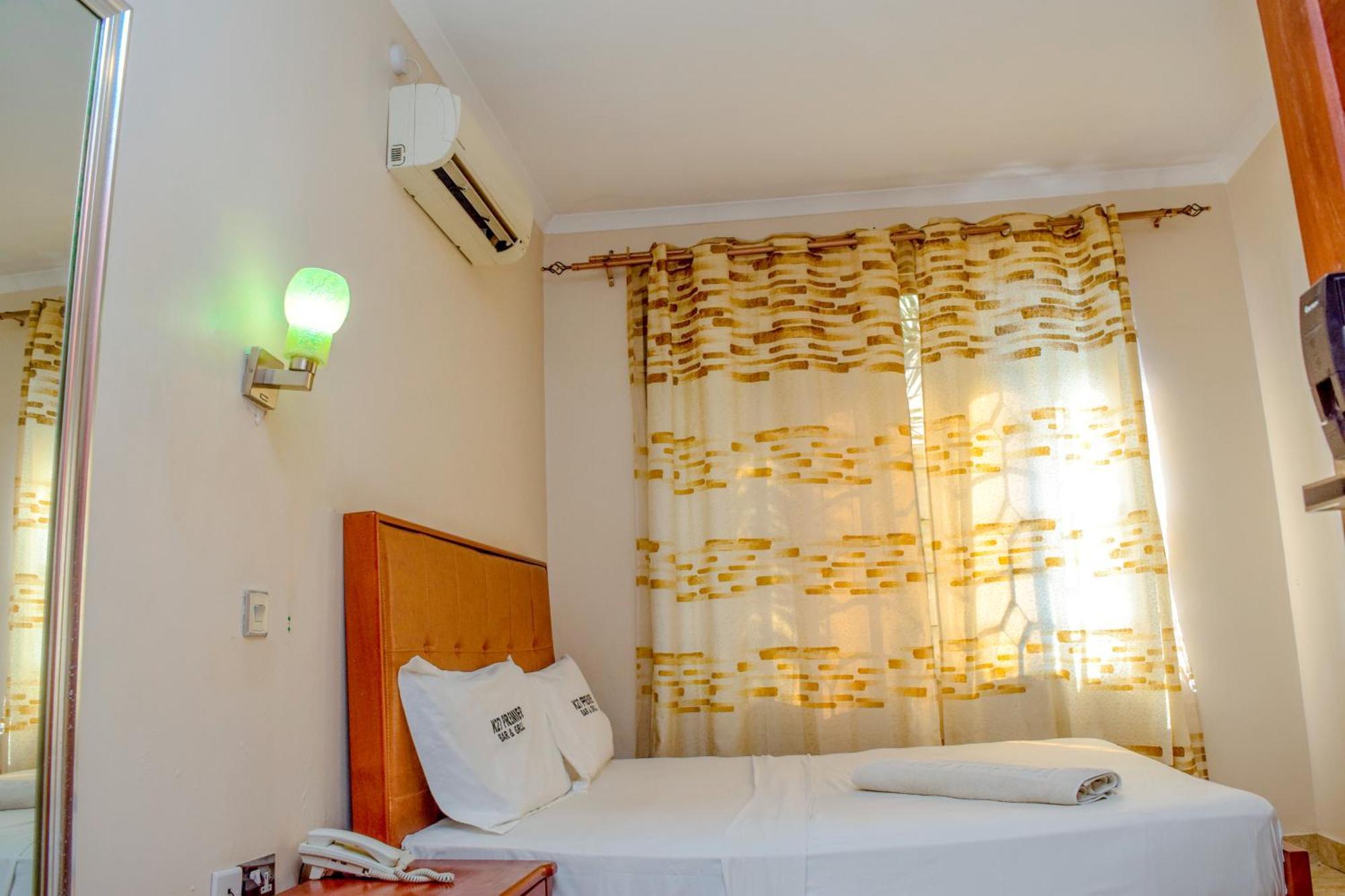 Hostel K27 Premier Backpackers Daressalam Exterior foto